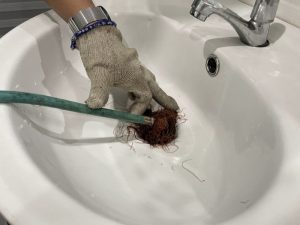 cách thông bồn rửa mặt bị tắc
